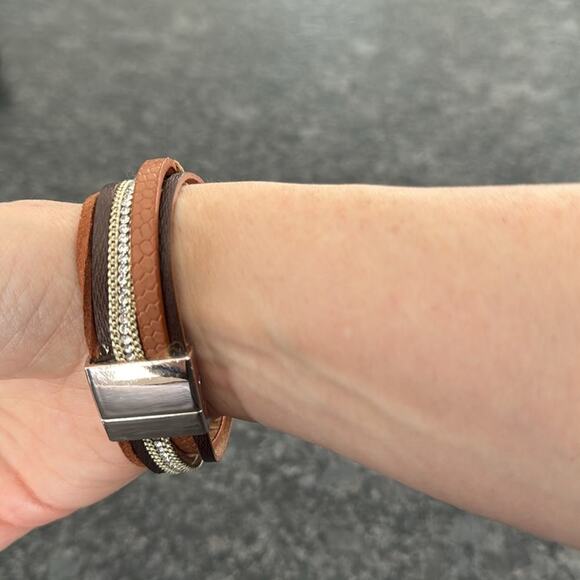 FRANCESCA’S DRUZY RHINESTONE MULTI LAYERED MAGNET CLOSURE BRACELET - Picture 6 of 6